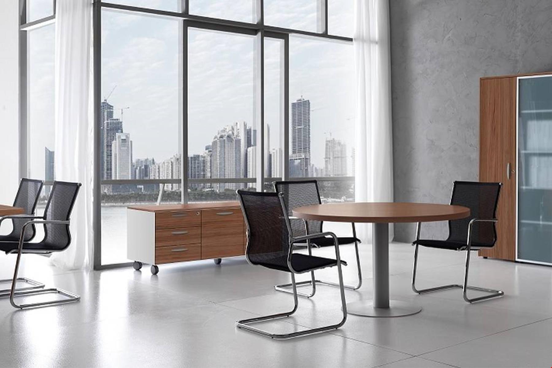 uredski okrugli stol